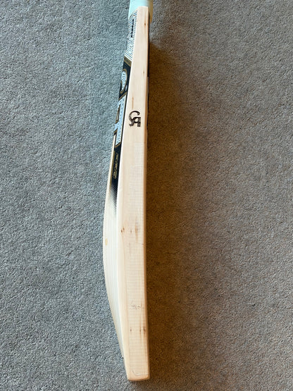 CA Pro 18k Professional Players Shadab Khan Cricket Bat (2lb 8oz)