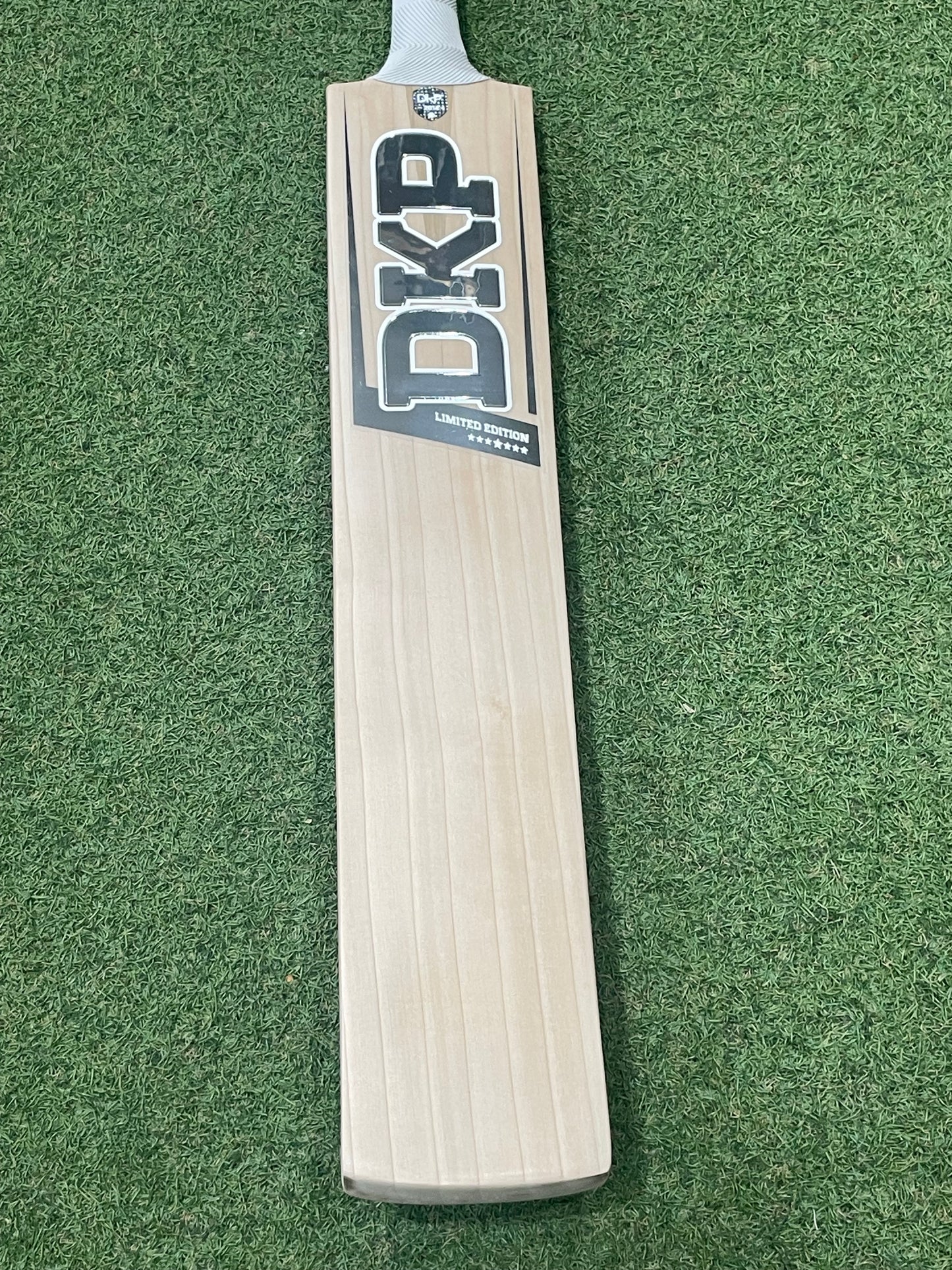 DKP Limited Edition Silver Cricket Bat (2lb 10oz)