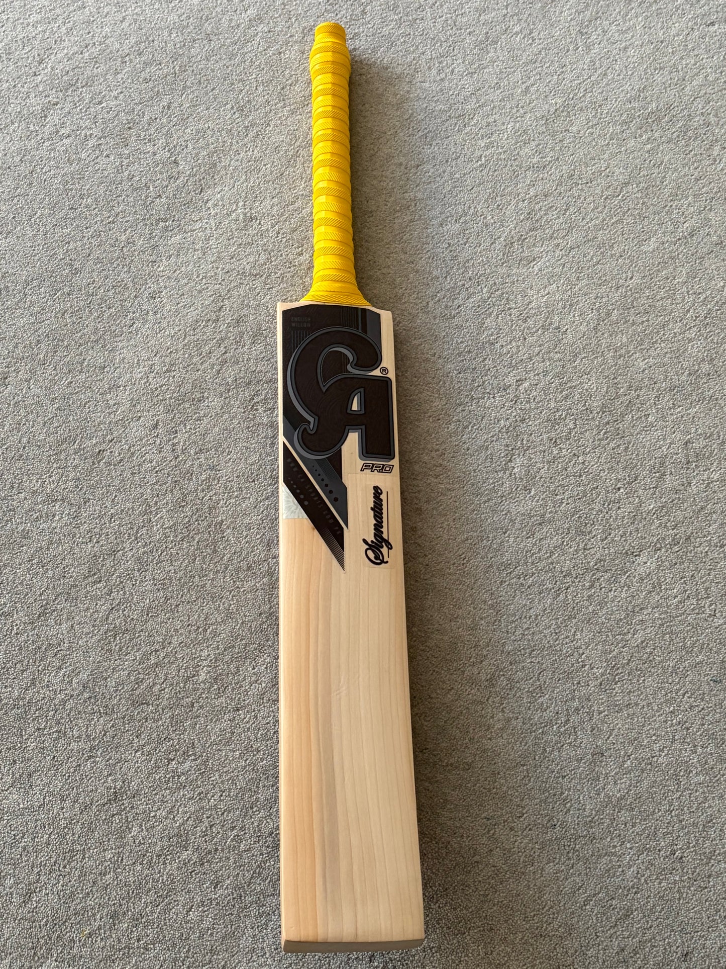 CA Pro Blackout Signature Cricket Bat (2lb 10oz)