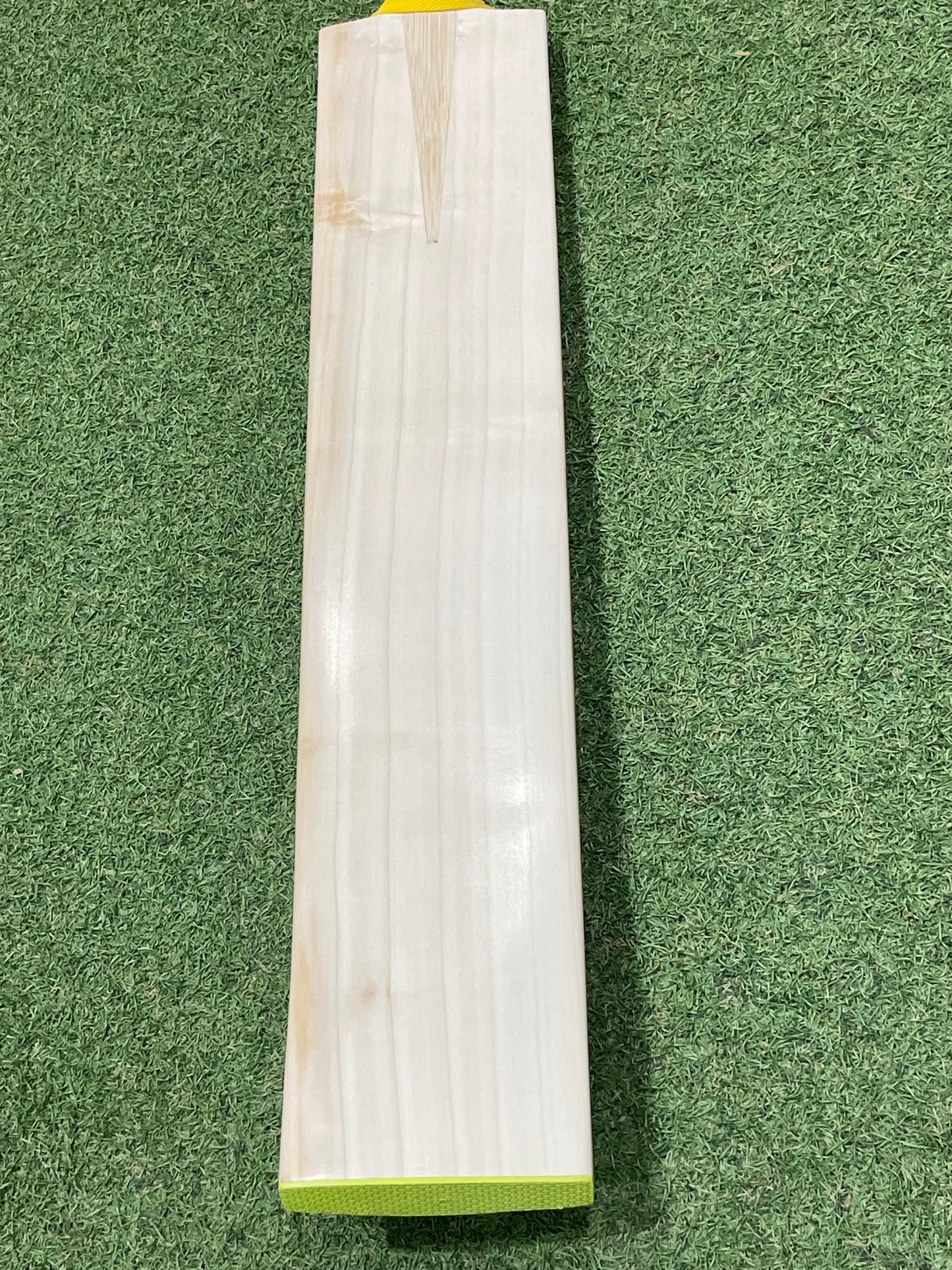 Cricket Station Plain Grade Two Cricket Bat (2lb 10oz)