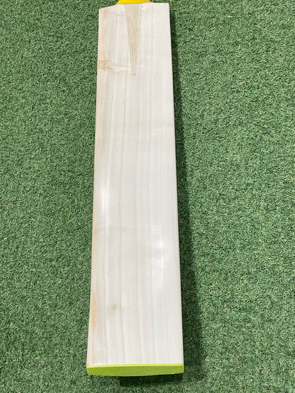 Cricket Station Plain Grade Two Cricket Bat (2lb 10oz)