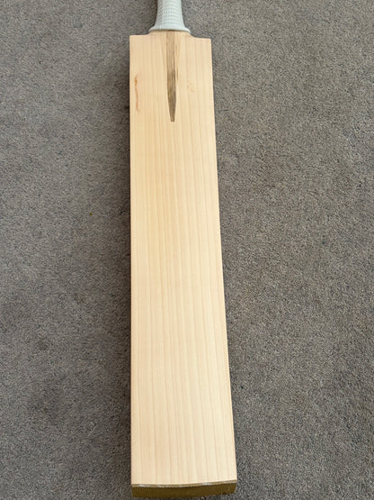 Plain Players UK Made Cricket Bat (2lb 9oz)