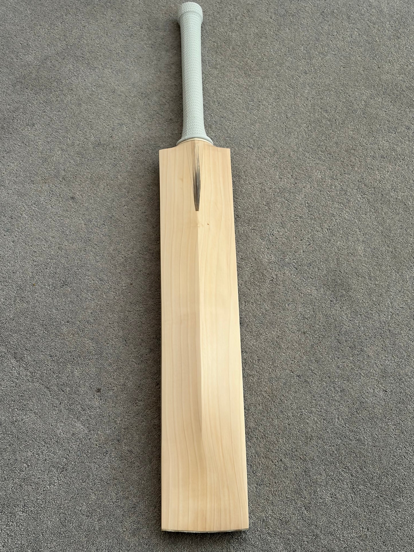 Plain Players UK Made Cricket Bat (2lb 9oz)