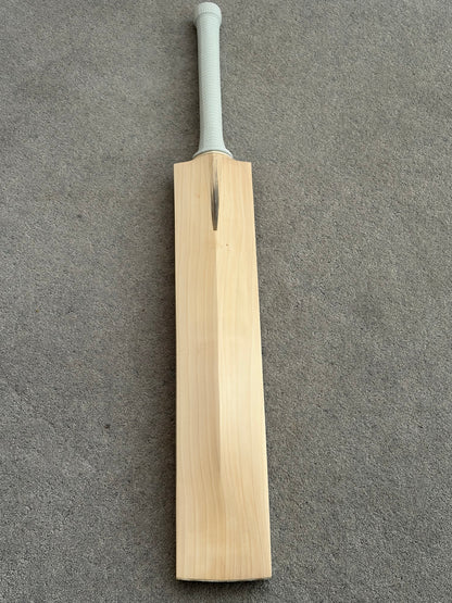Plain Players UK Made Cricket Bat (2lb 9oz)