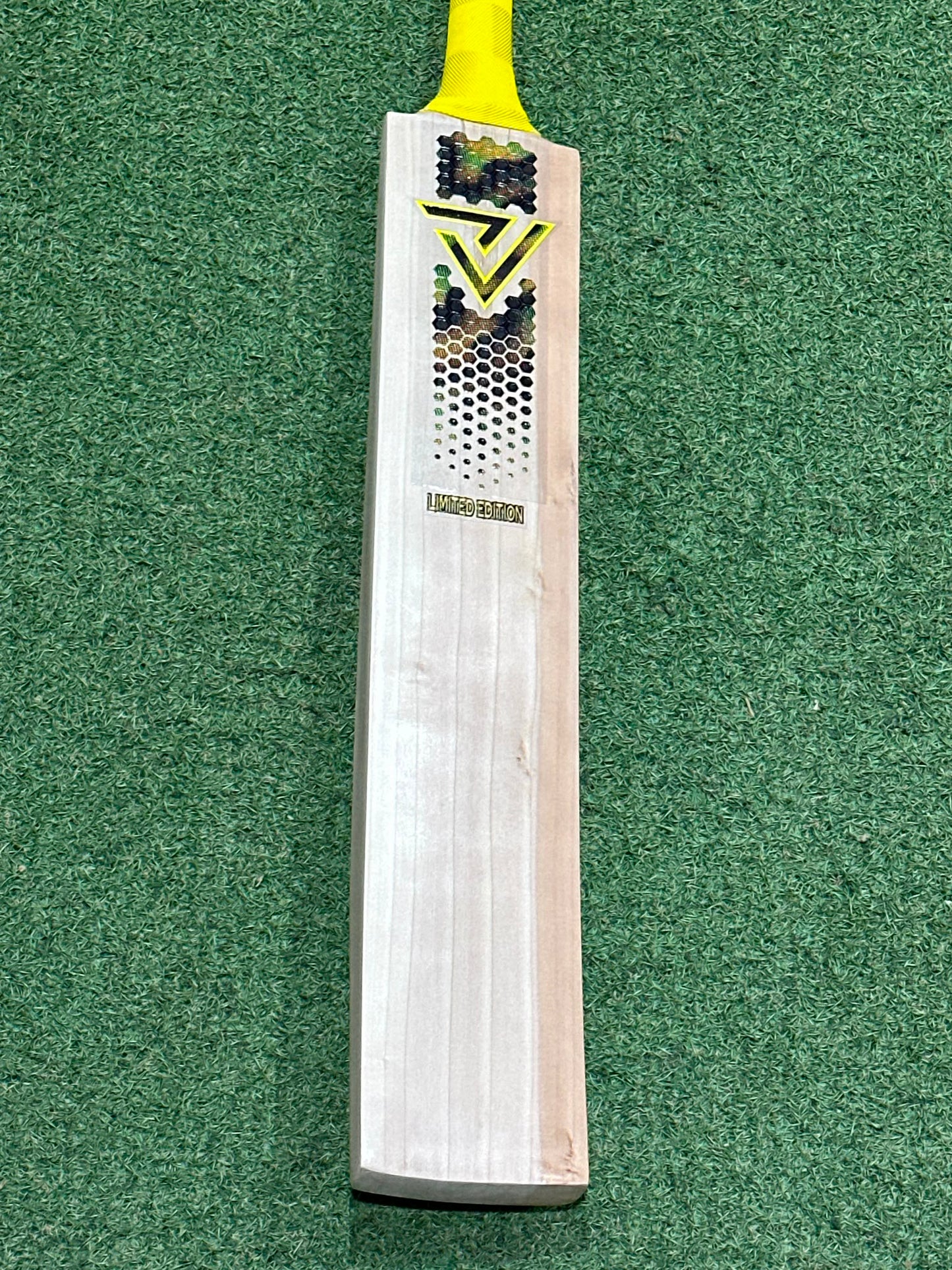 Vader Sports Limited Edition Cricket Bat (2lb 8oz)