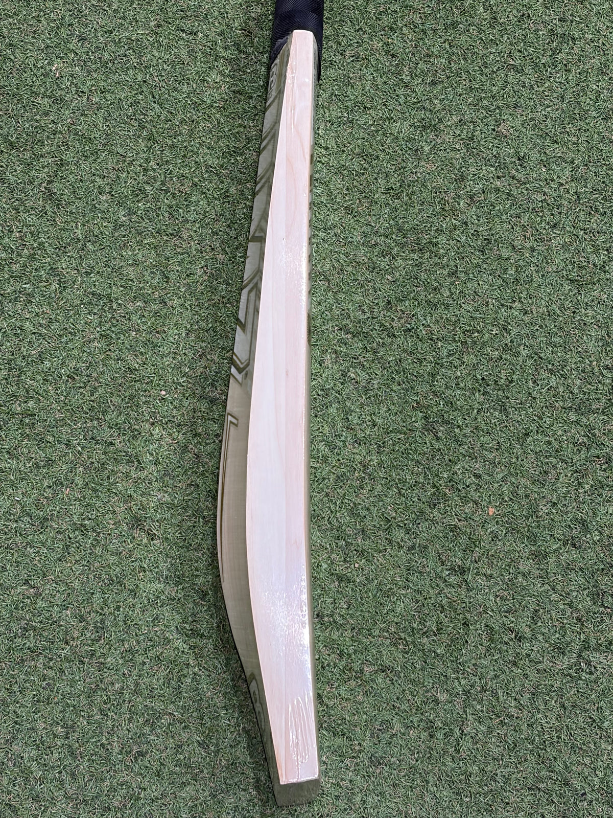MB Malik UMZ Players Laminate (Double Wood) Cricket Bat (2lb 9oz)