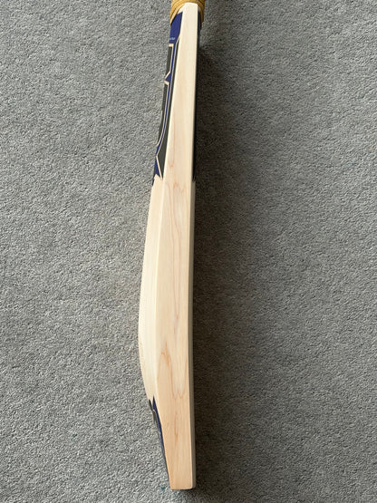 MB Malik UMZ Signature Cricket Bat (2lb 10oz)