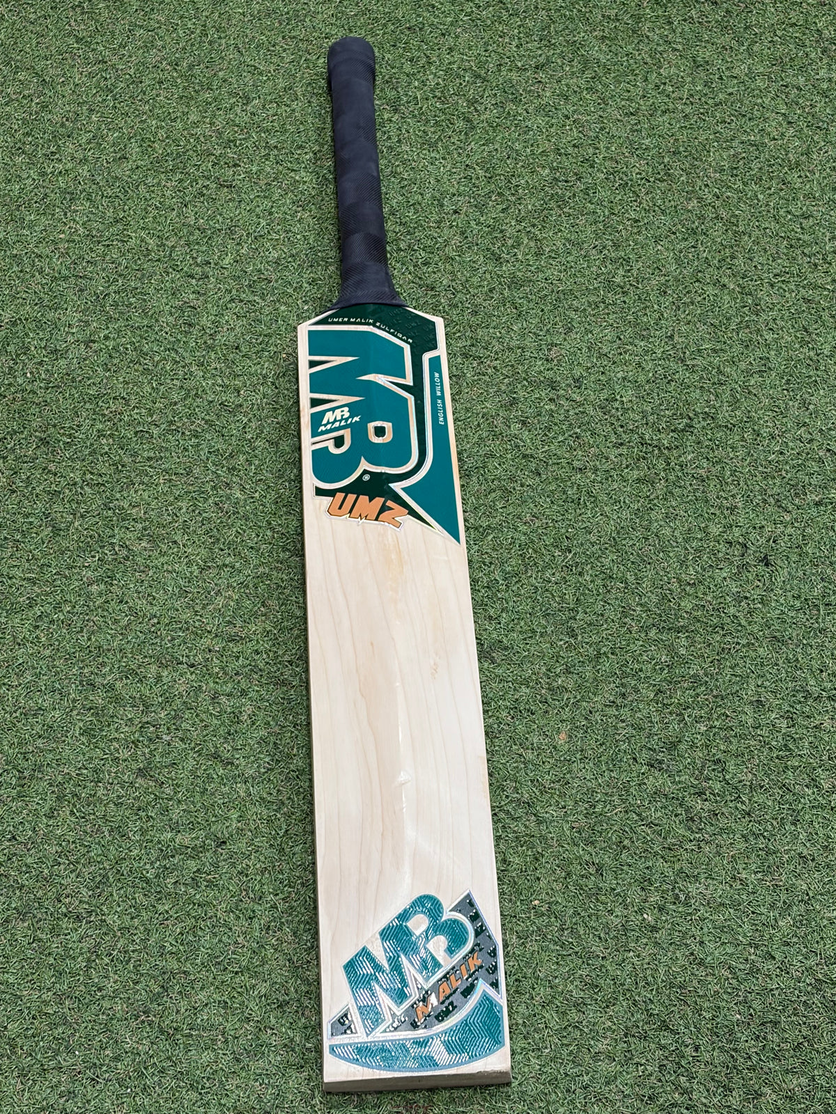 MB Malik UMZ Signature Cricket Bat (2lb 9oz)