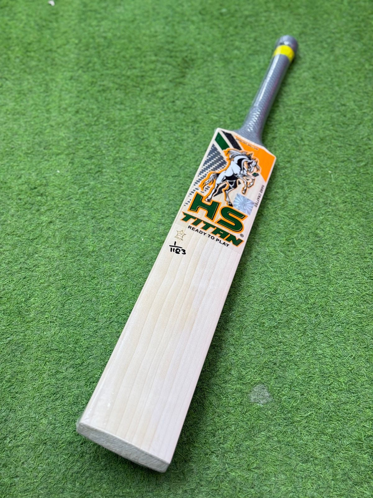 HS Titan Cricket Bat (2lb 10oz)
