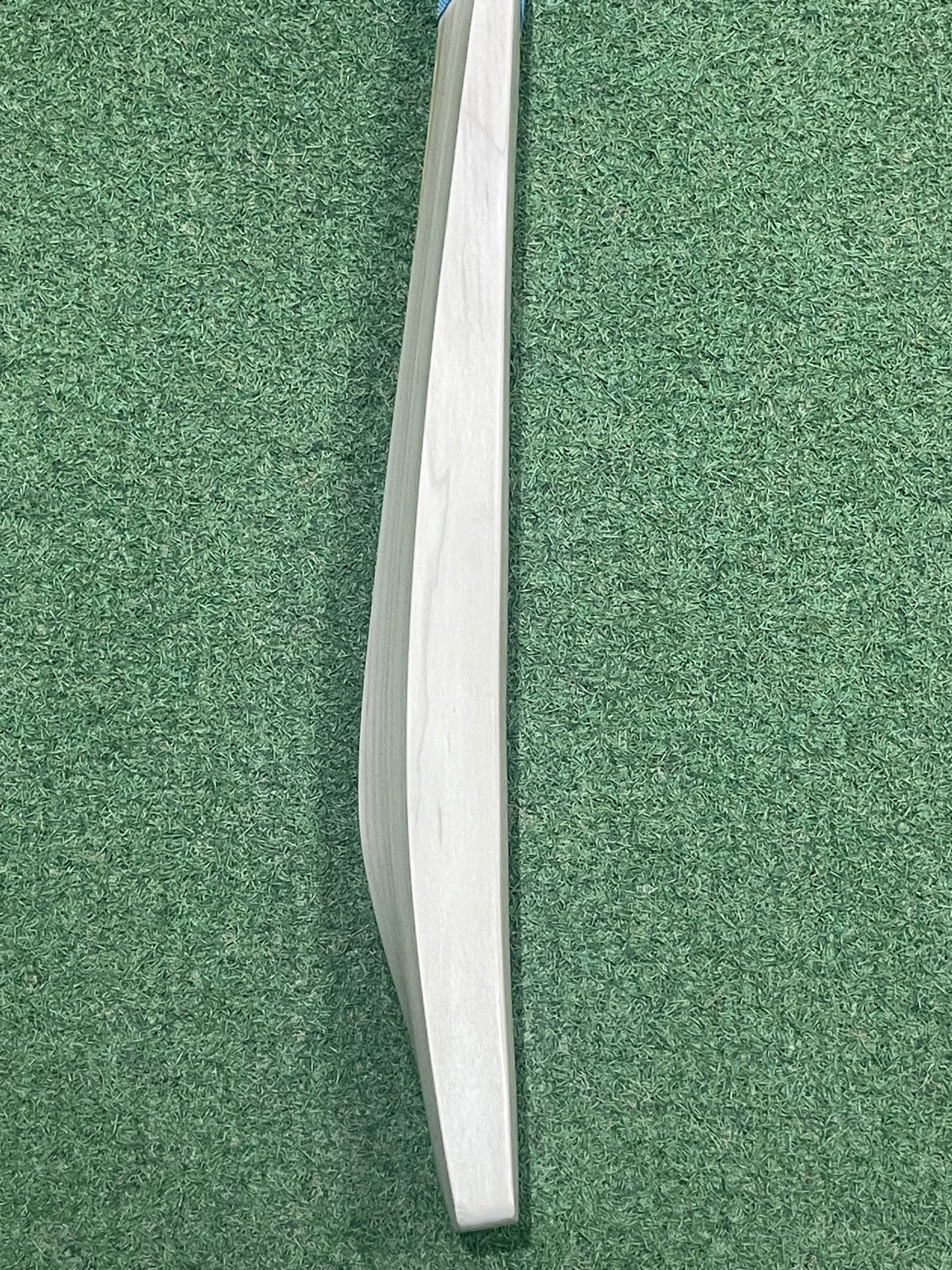 Plain Hell 4 Leather (H4L) Pro Grade Cricket Bat (2lb 11oz)