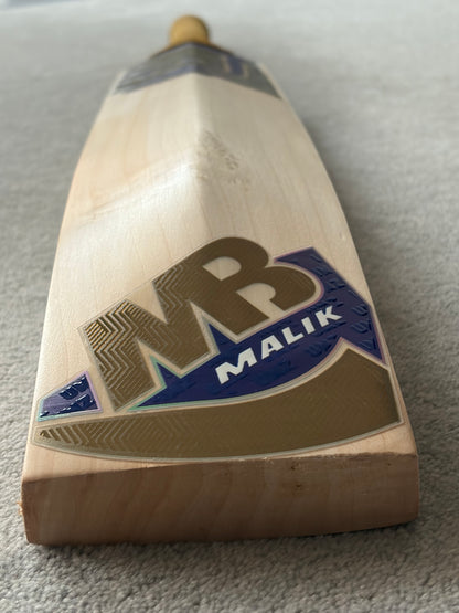 MB Malik UMZ Signature Cricket Bat (2lb 10oz)
