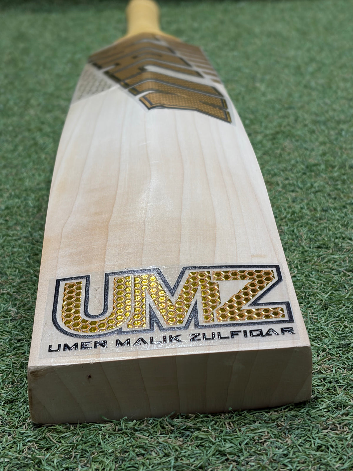MB Malik UMZ Anniversary Players Cricket Bat (2lb 10oz)