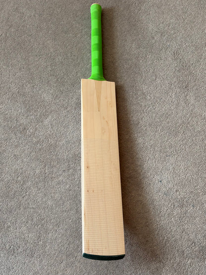 Plain High Grade UK Made Cricket Bat (2lb 11oz)