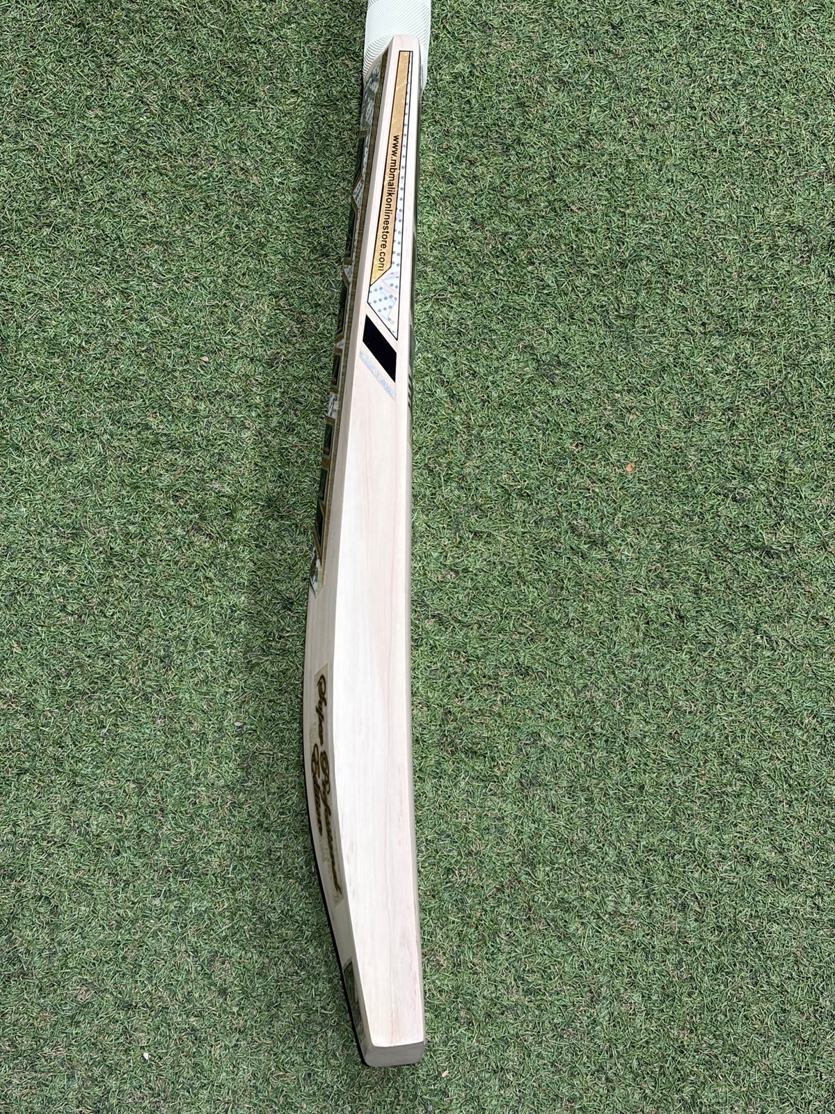 MB Malik Super Professional Edition Cricket Bat (2lb 8oz)