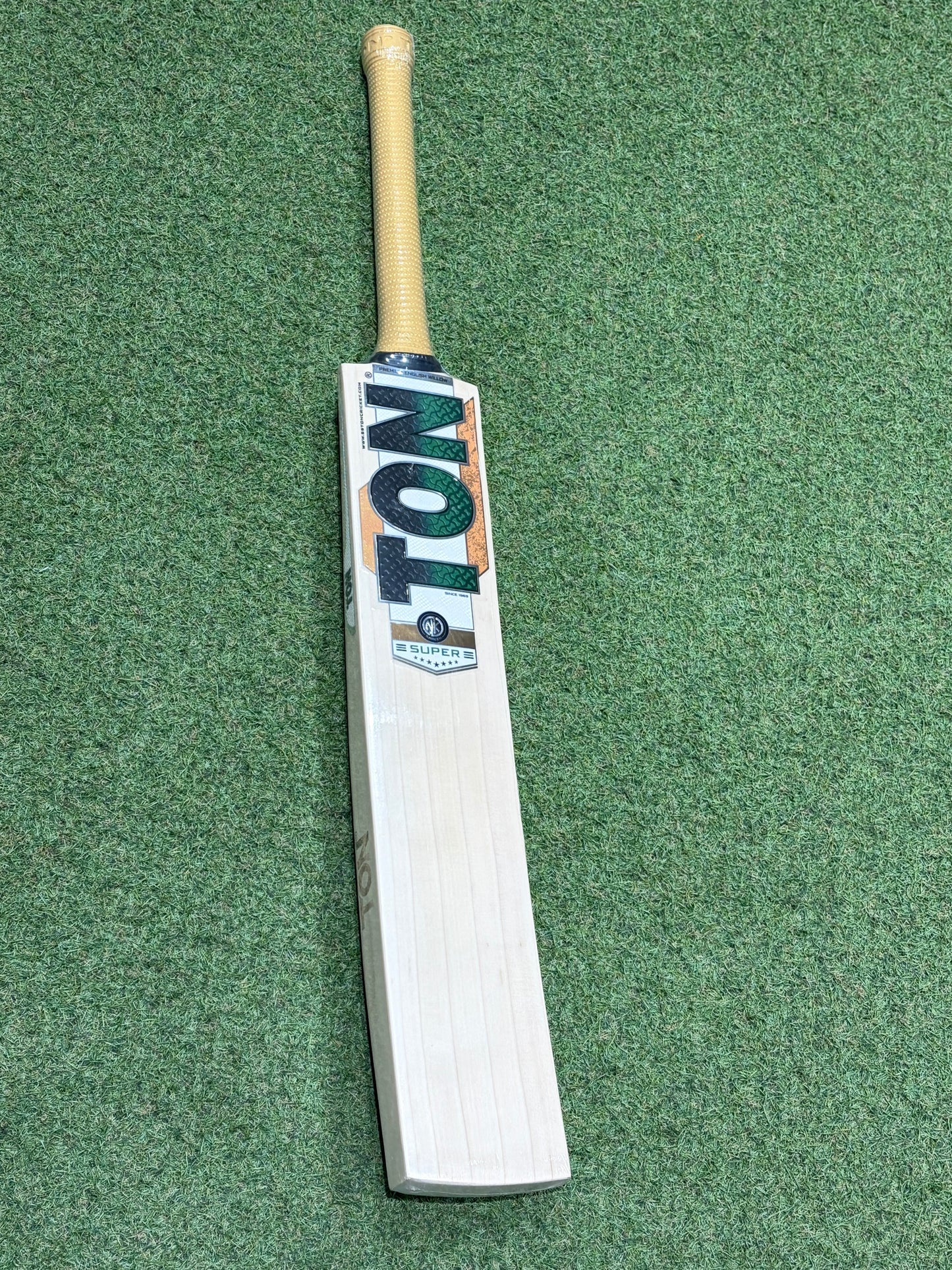 Ton Super Cricket Bat (2lb 9oz)