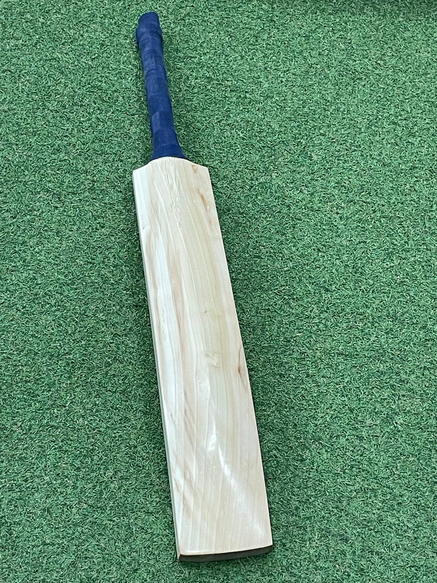 MB Malik Plain Cricket Bat (2lb 10oz)