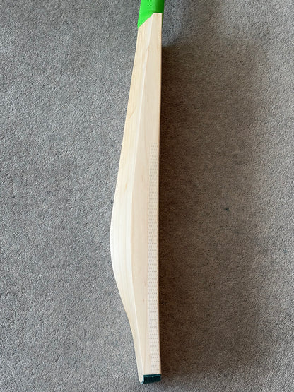 Plain High Grade UK Made Cricket Bat (2lb 11oz)