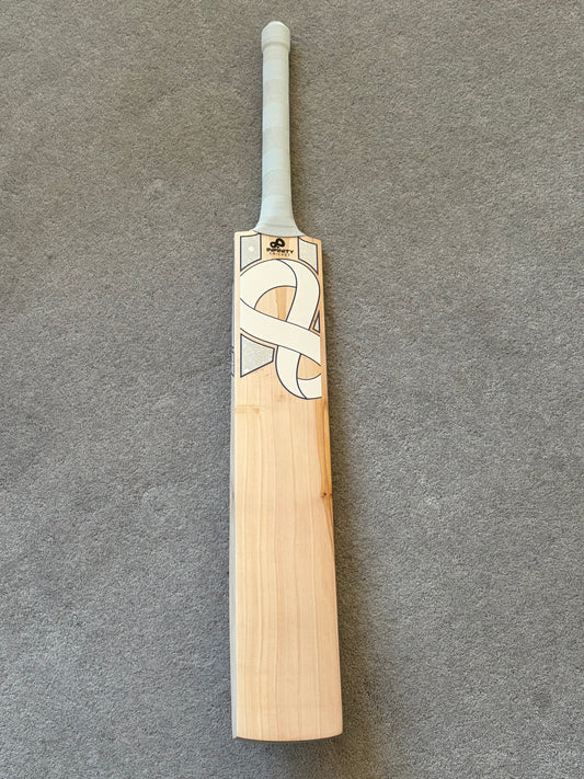 Infinity Performance Cricket Bat (2lb 12oz)