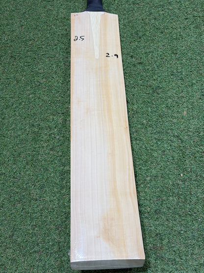 MB Malik UMZ Plain Cricket Bat (2lb 9oz)