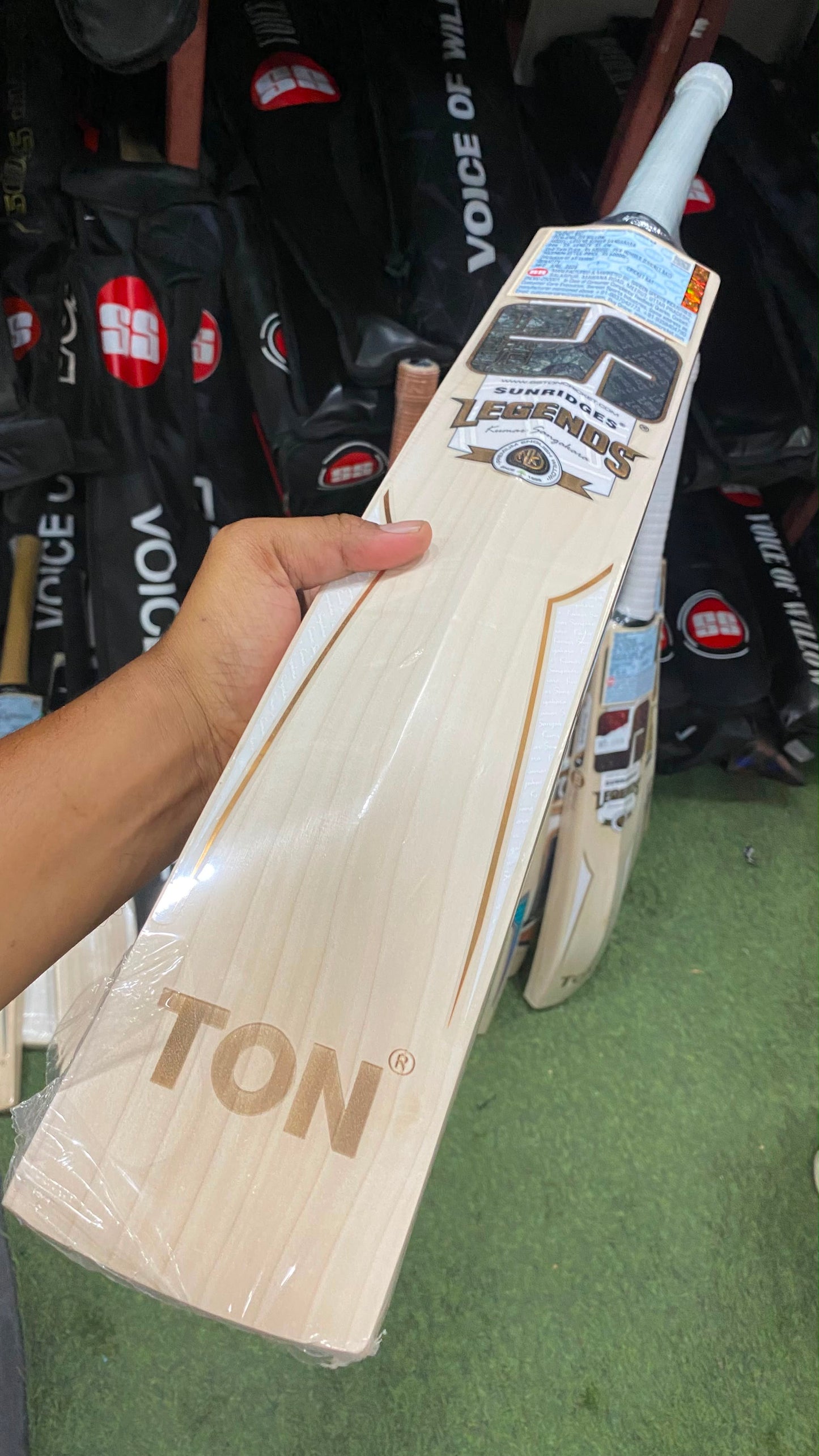 SS Ton Legends Kumar Sangakkara Cricket Bat (2lb 8oz)