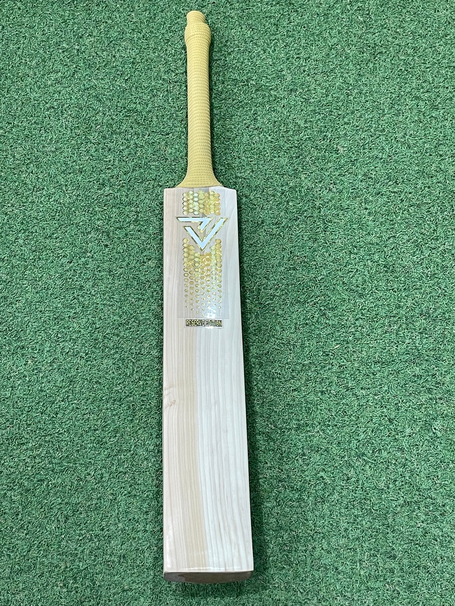Vader Sports Reserve Edition Cricket Bat (2lb 11oz)