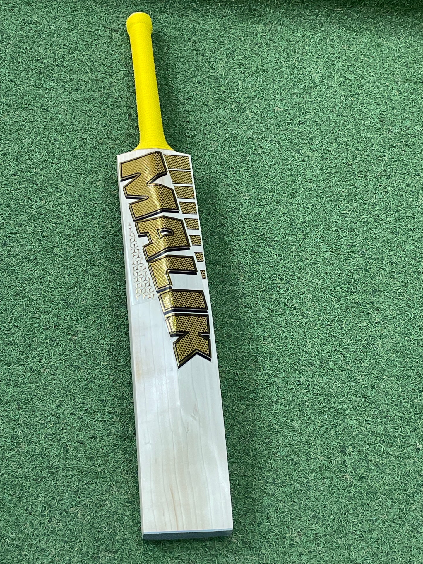 MB Malik 60th Anniversary Cricket Bat (2lb 10oz)