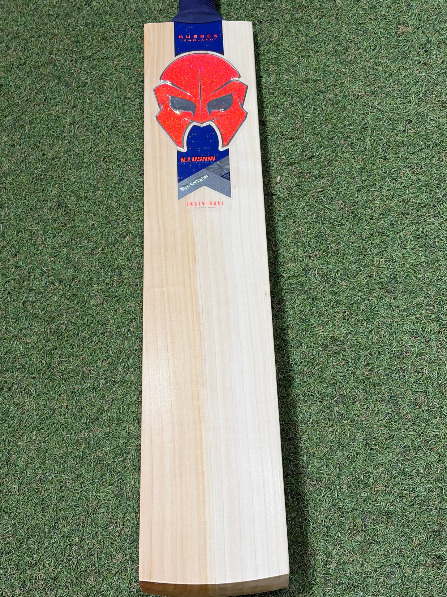 Phantom Illusion Custom Cricket Bat (2lb 9oz)