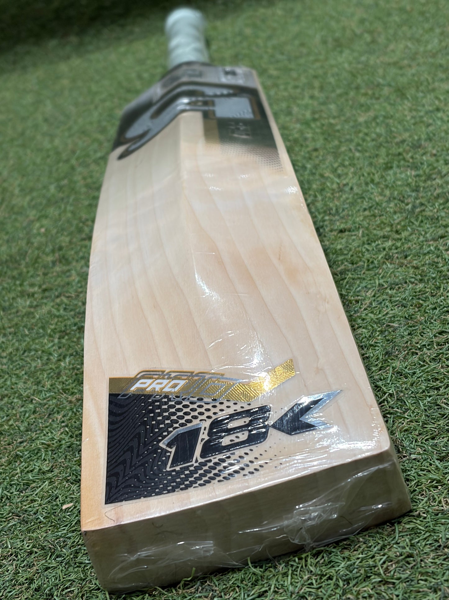 CA Pro 18000 Cricket Bat (2lb 9oz)