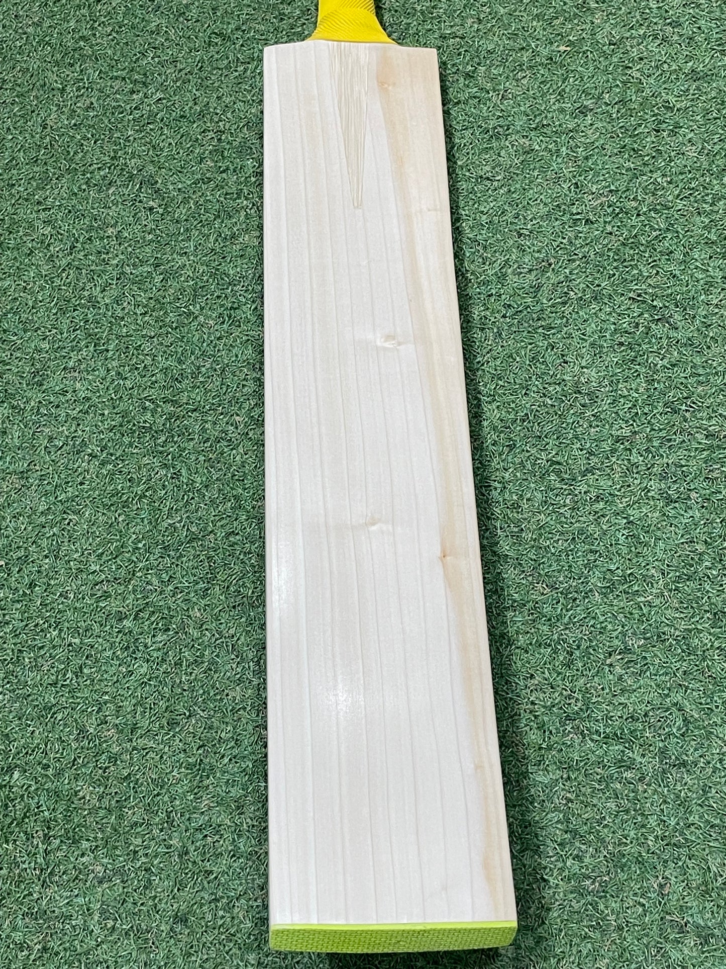 Cricket Station Plain Grade One Cricket Bat (2lb 10oz)