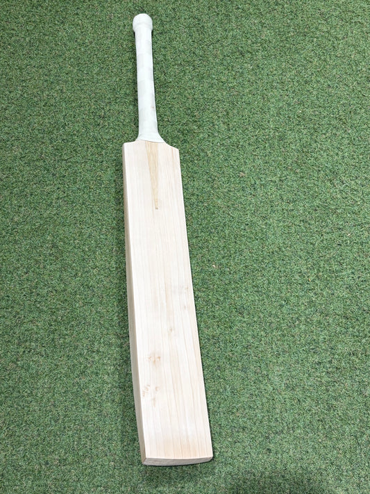Plain English Willow Cricket Bat (2lb 9oz)