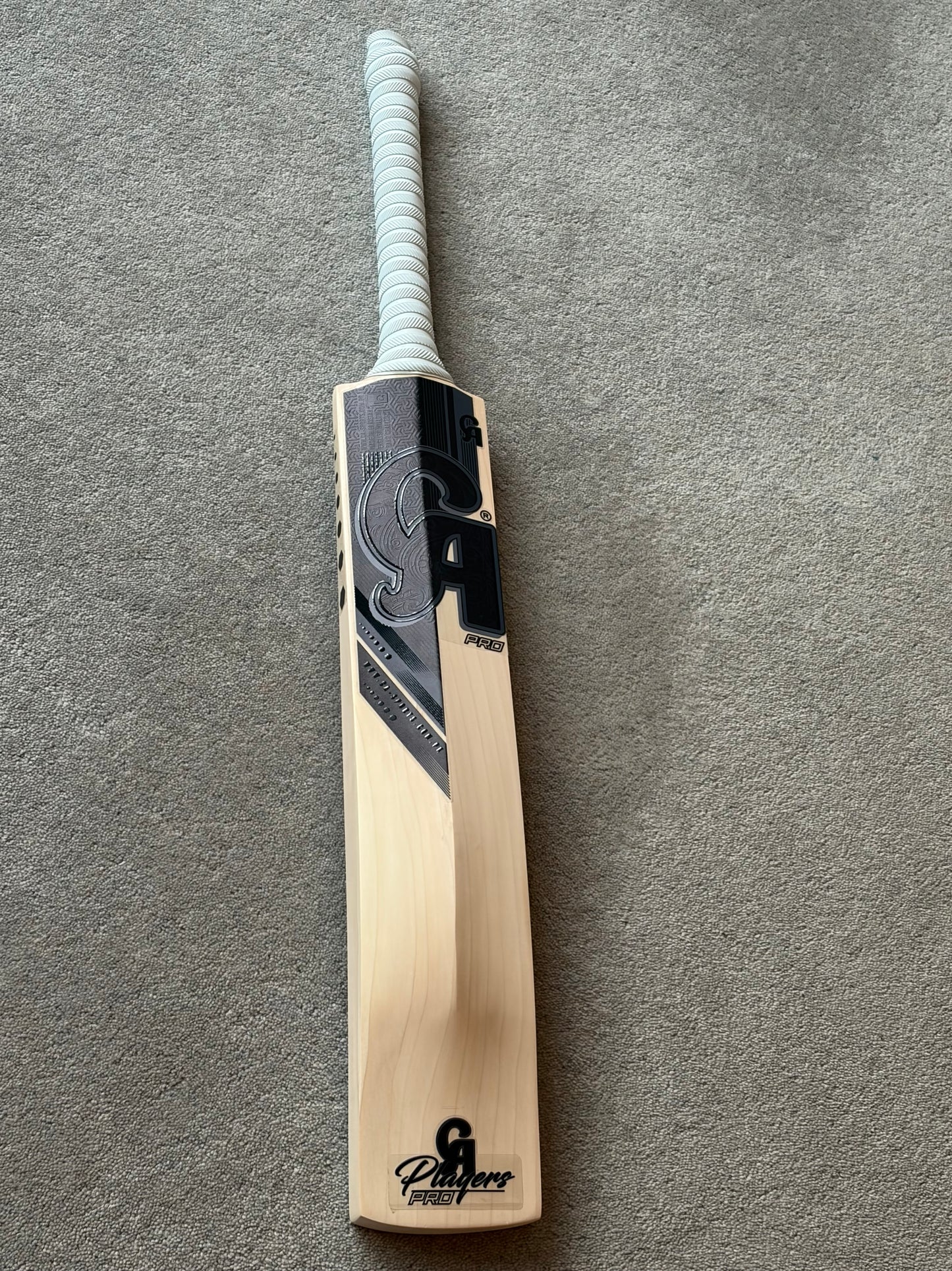 CA Pro Blackout Players Cricket Bat (2lb 10oz)