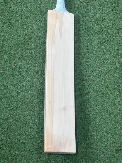 Cricket Station Plain Short Blade Long Handle Cricket Bat (2lb 10oz) - UK Made