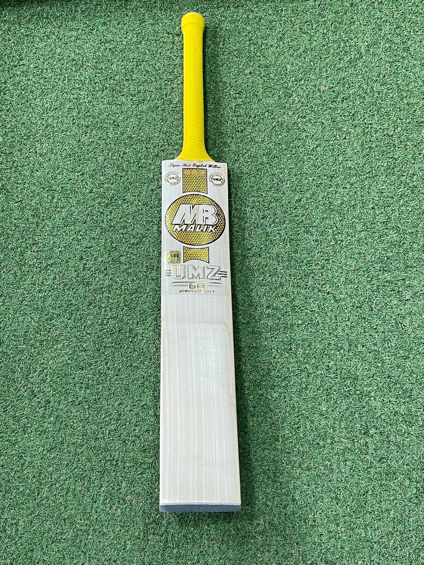 MB Malik 60th Anniversary Cricket Bat (2lb 10oz)