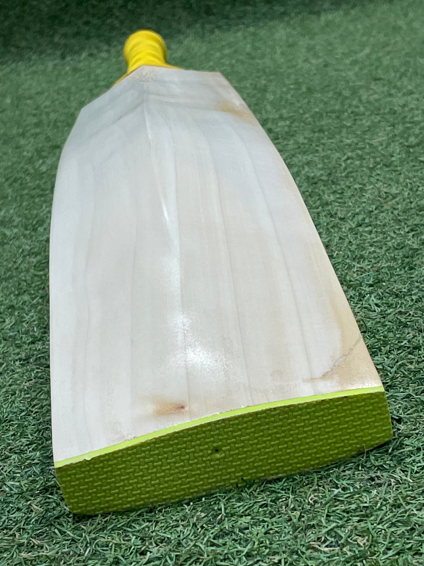 Cricket Station Plain Grade Two Cricket Bat (2lb 10oz)