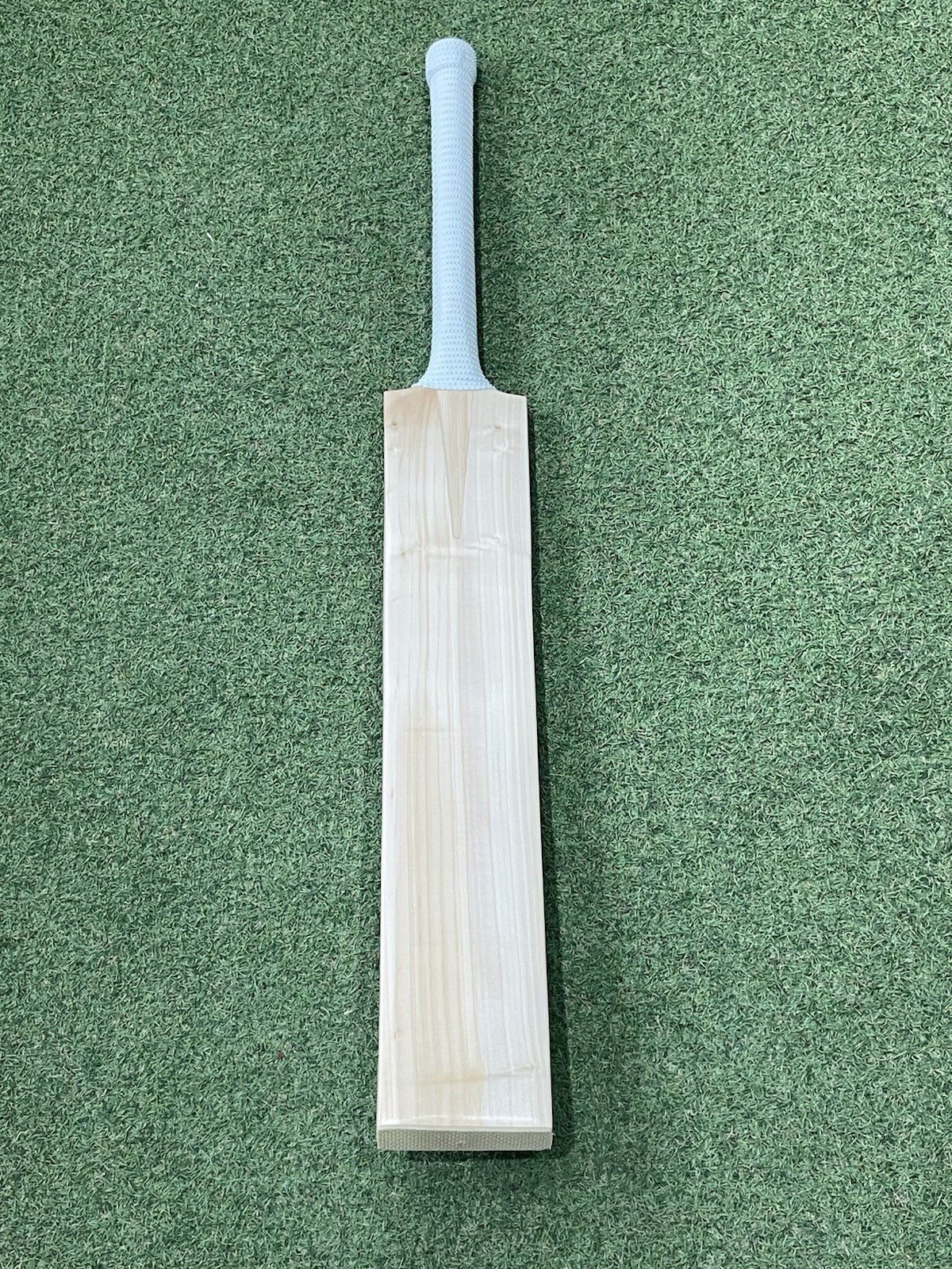 Cricket Station Plain Short Blade Long Handle Cricket Bat (2lb 9oz) - UK Made