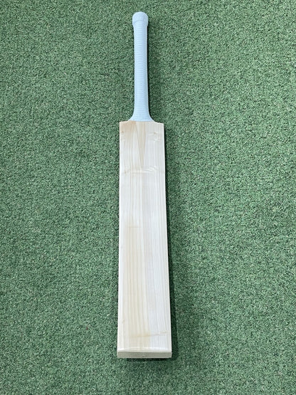 Cricket Station Plain Short Blade Long Handle Cricket Bat (2lb 9oz) - UK Made