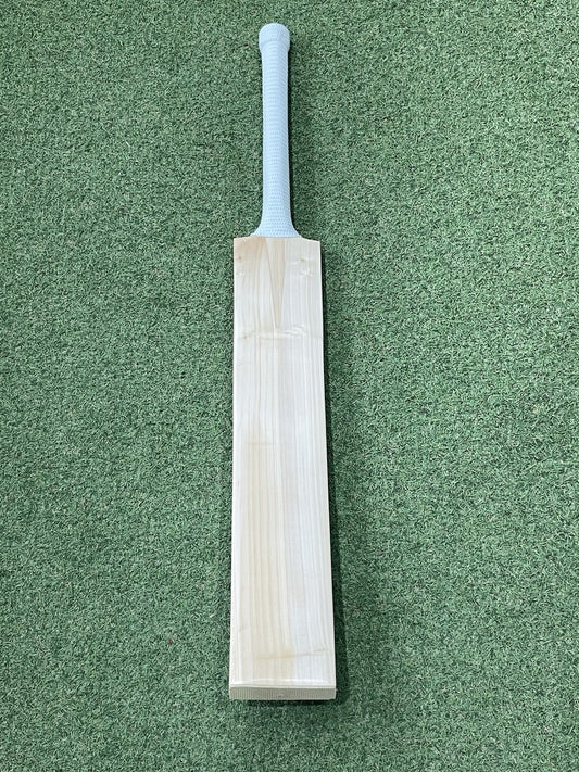 Cricket Station Plain Short Blade Long Handle Cricket Bat (2lb 9oz) - UK Made