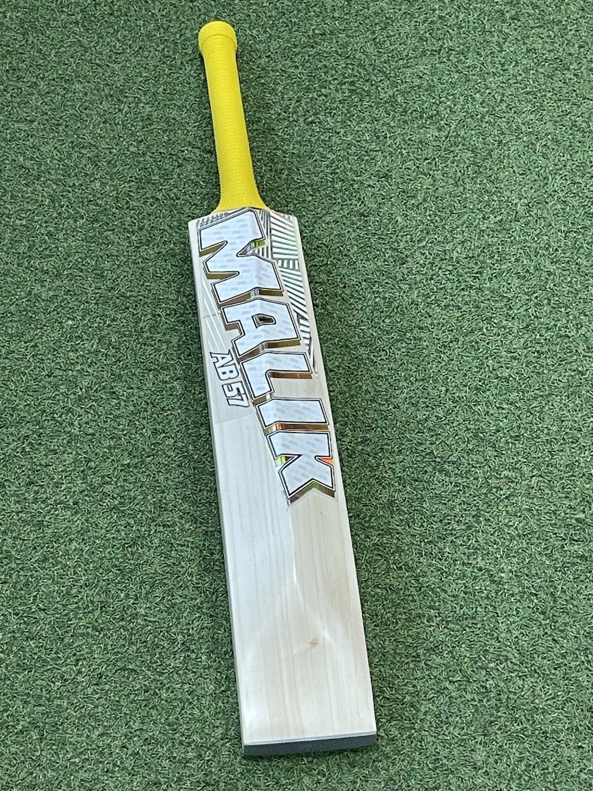 MB Malik UMZ AB57 Players Cricket Bat -Brand New - 2lb 10oz - Exclusive! UK Made