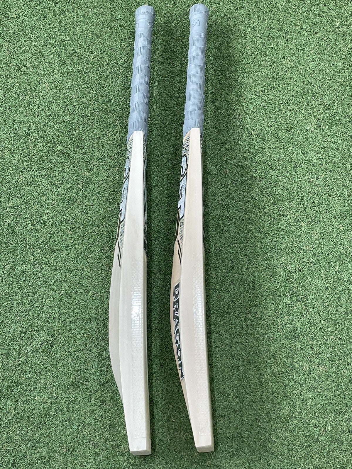 CA Gold Dragon Professional Players Sahibzada Farhan Cricket Bat - 2lb 10oz