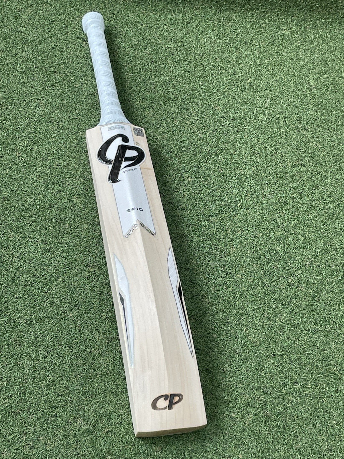 CP Epic Player Grade Cricket Bat - Brand New- 2lb 10oz - Lovely Ping! Exclusive
