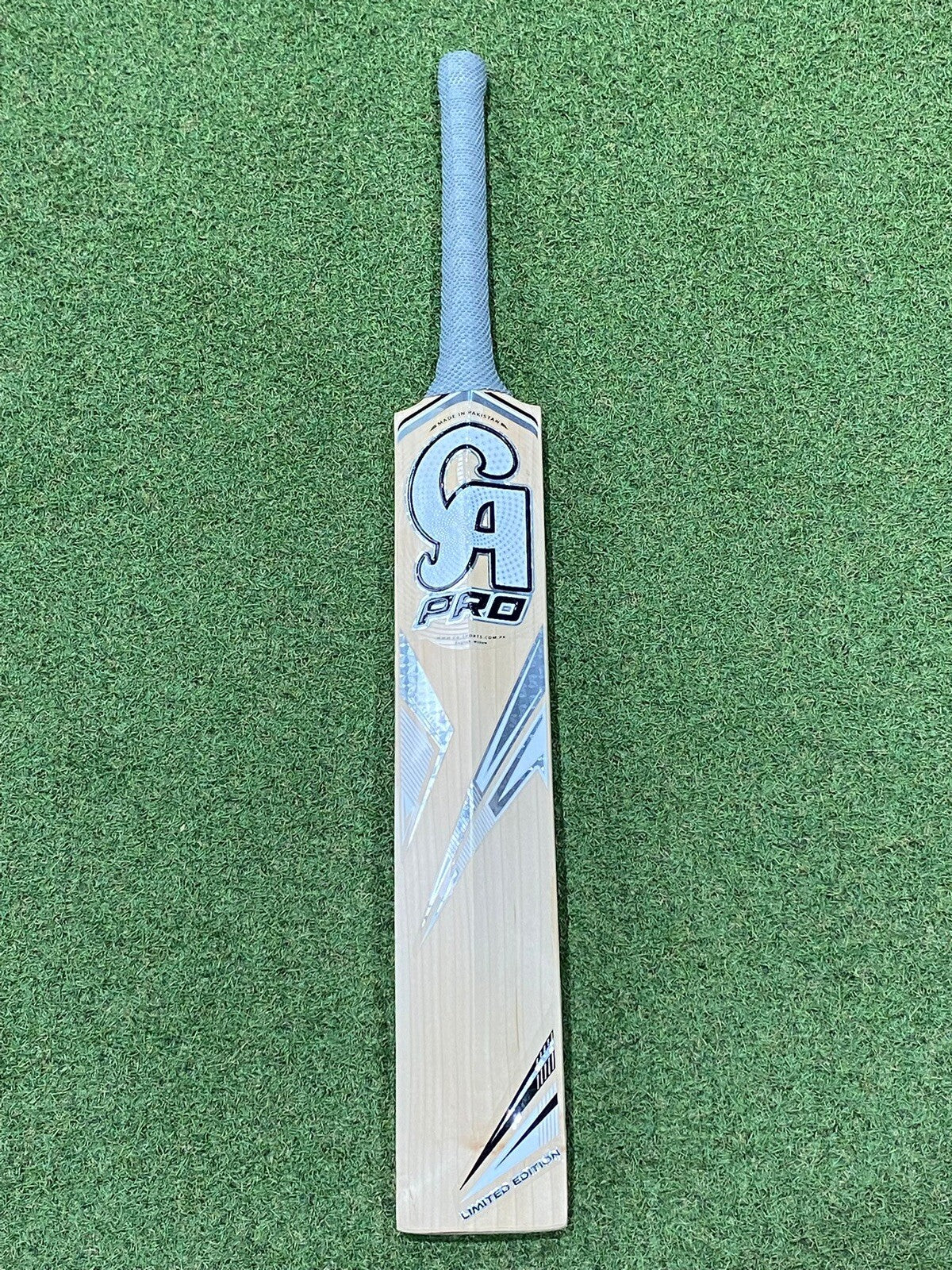 CA Pro Limited Edition Professional Players Asif Ali Cricket Bat - 2lb 10oz
