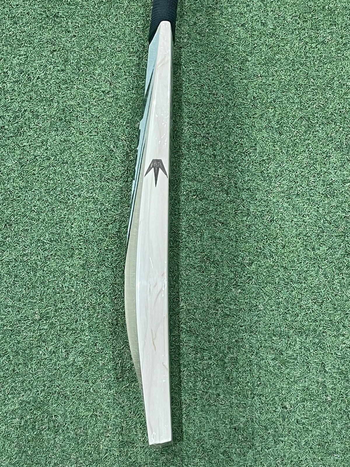 MIDS Professionals Cricket Bat - Brand New - 2lb 10oz - Excellent Ping!