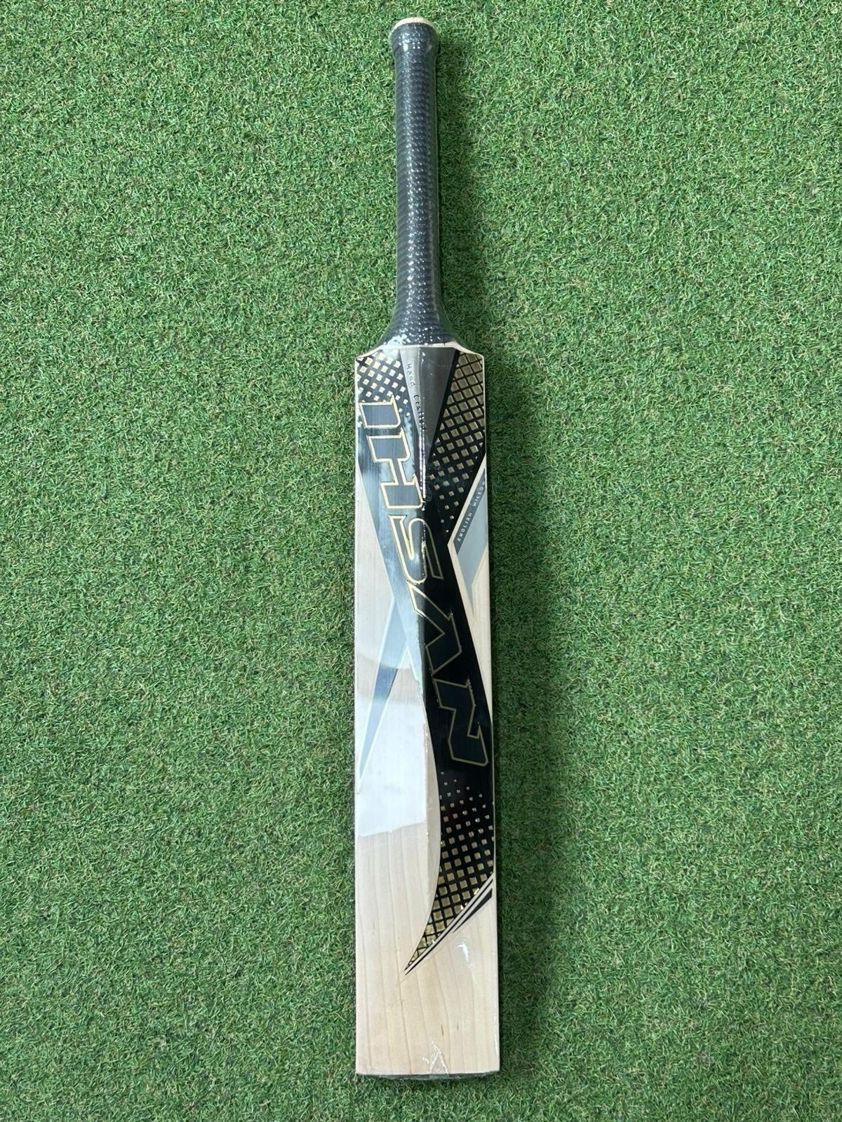 Ihsan Xtreme Cricket Bat - Brand New - 2lb 9oz - Lovely Grains! Big Profile!