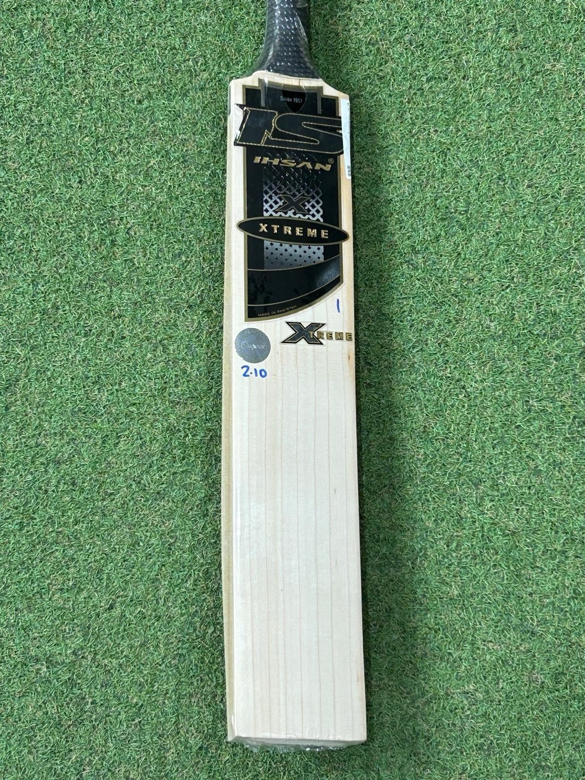 Ihsan Xtreme Cricket Bat - Brand New - 2lb 10oz - Lovely Grains! Big Profile!