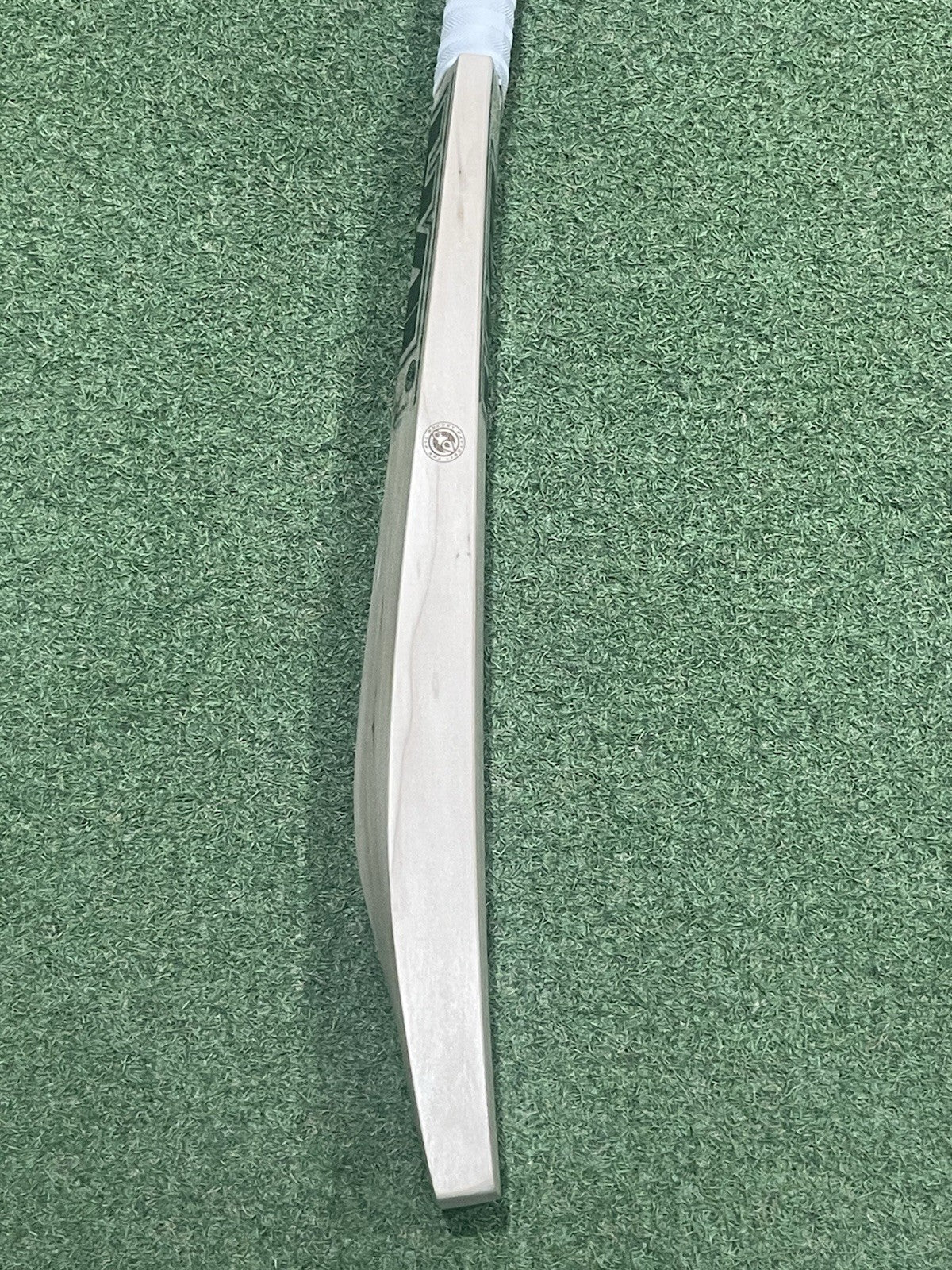 Hell 4 Leather (H4L) Pro Grade Cricket Bat (2lb 11oz) - Big Edges