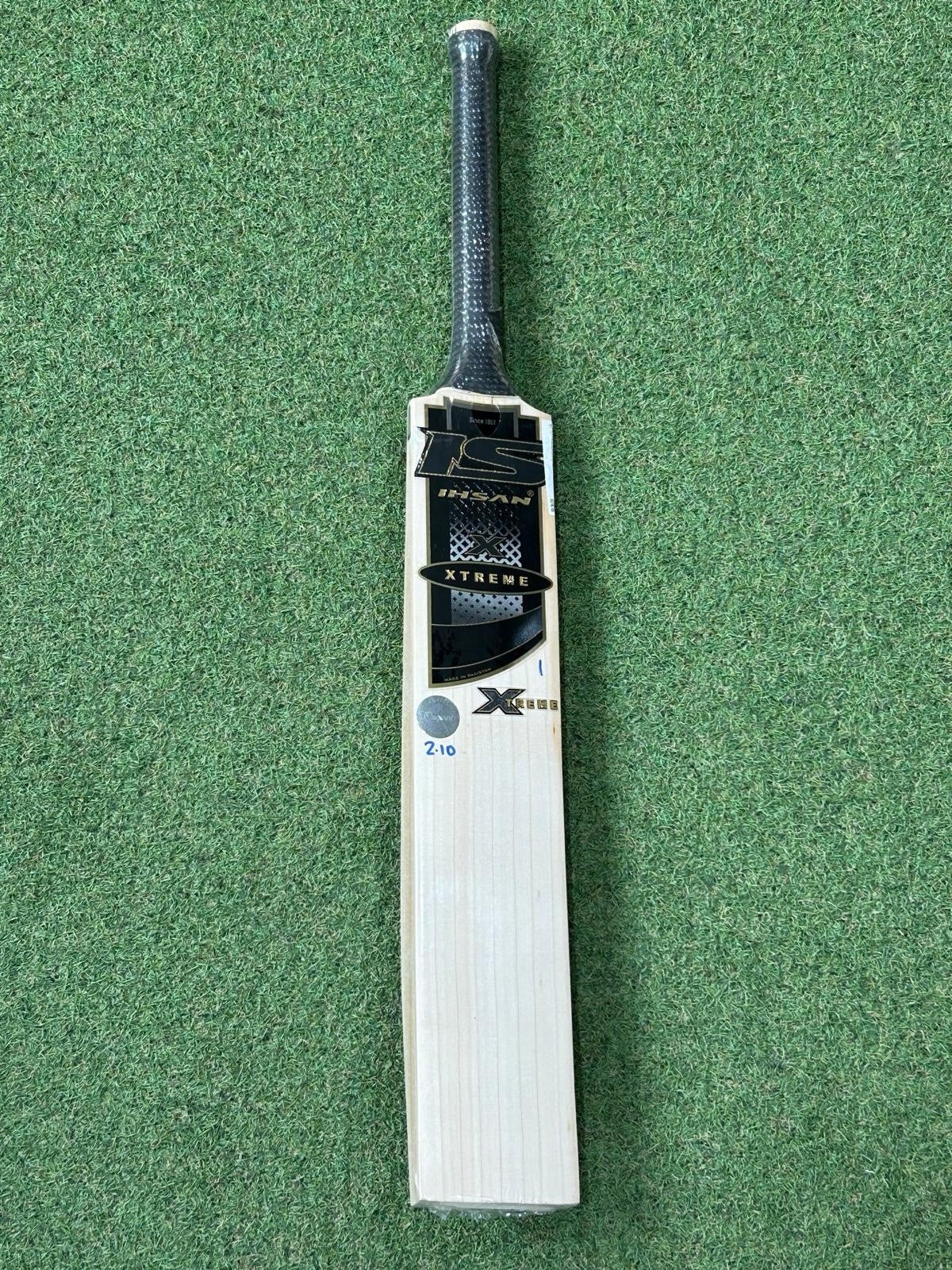 Ihsan Xtreme Cricket Bat - Brand New - 2lb 10oz - Lovely Grains! Big Profile!