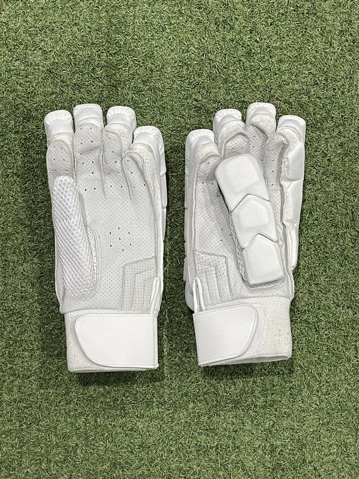 Unbranded Spilt Finger Design Batting Gloves - Brand New - Right Hand Men's Size