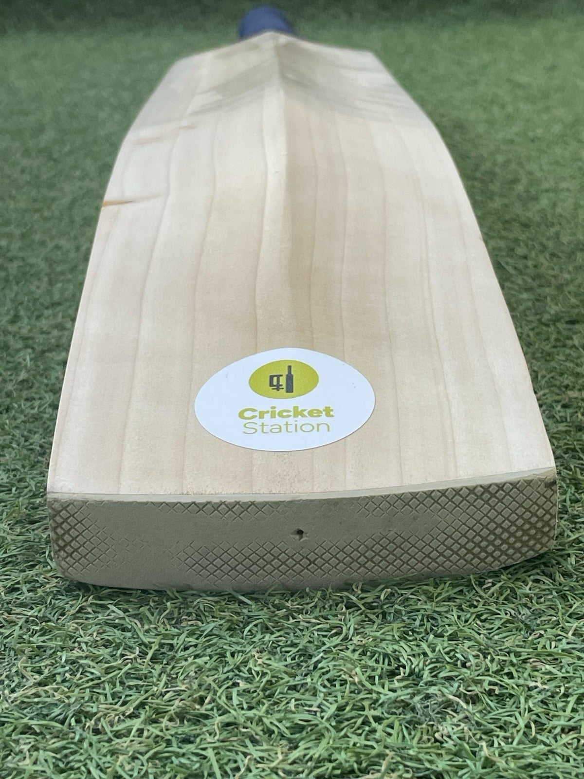 Cricket Station Plain Cricket Bat (2lb 8oz) - UK Made - Exclusive - Brand New