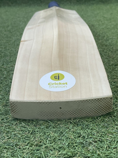 Cricket Station Plain Cricket Bat (2lb 8oz) - UK Made - Exclusive - Brand New