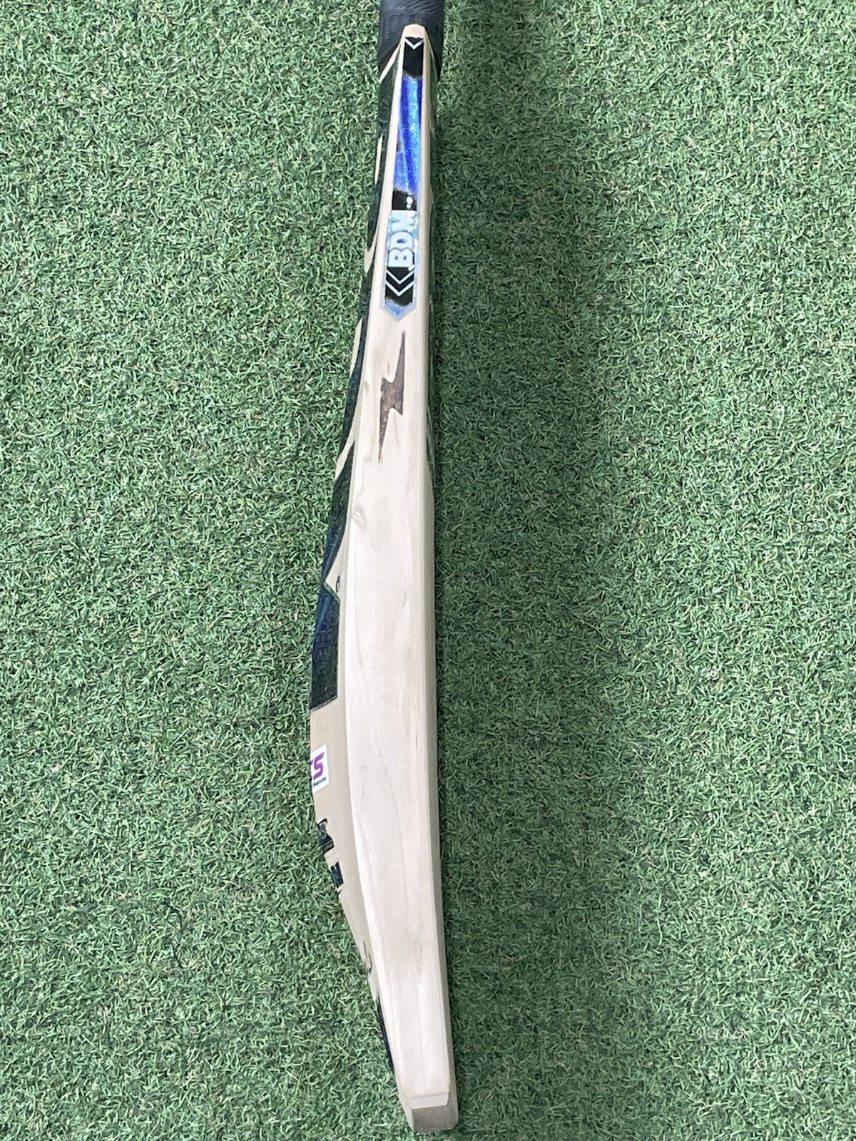 BDM Great Balance Cricket Bat( 2lb 9oz) - Brand New - Exclusive - Lovely Grains